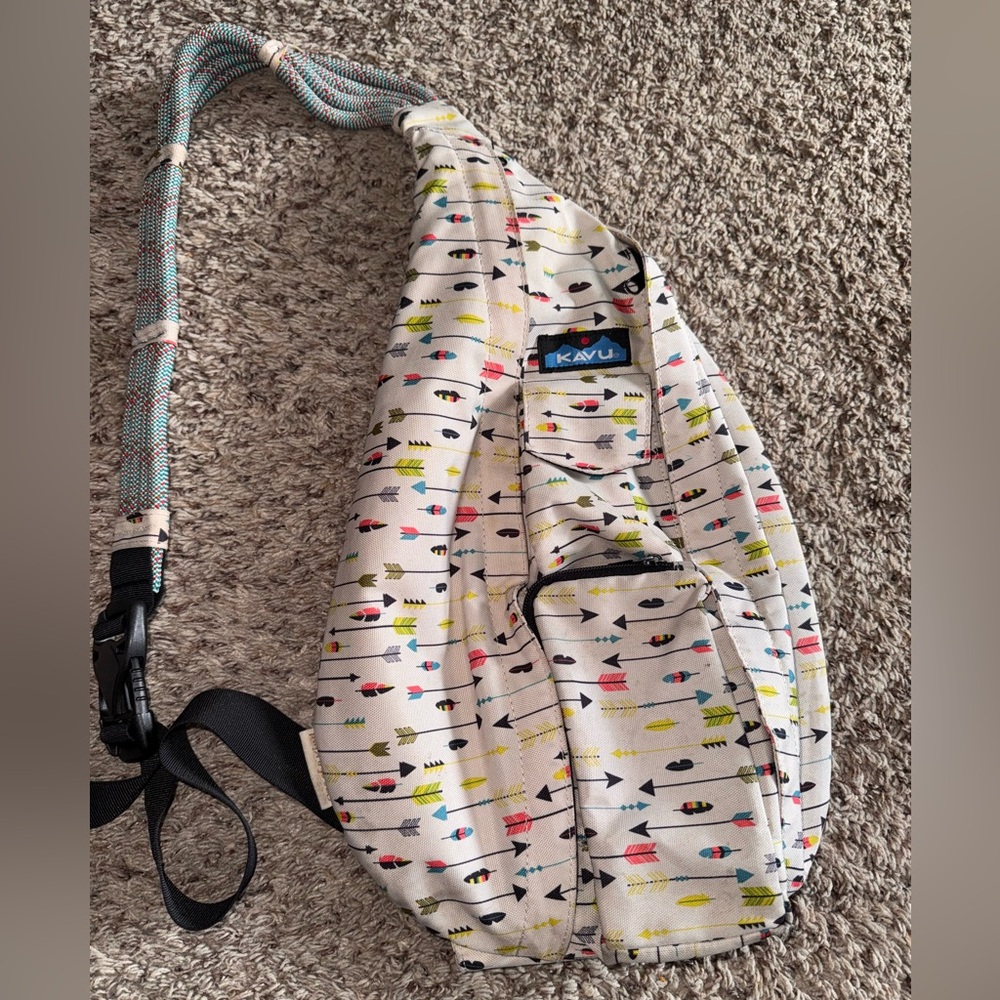 Kavu Arrow Print Sling Bag - Cream and Multicolor